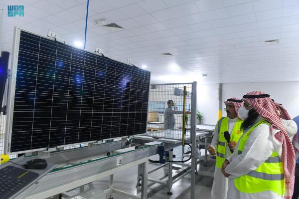 تفاصيل تدشين أكبر مصنع للطاقة الشمسية في الشرق الاوسط  بالمملكة العربية السعودية