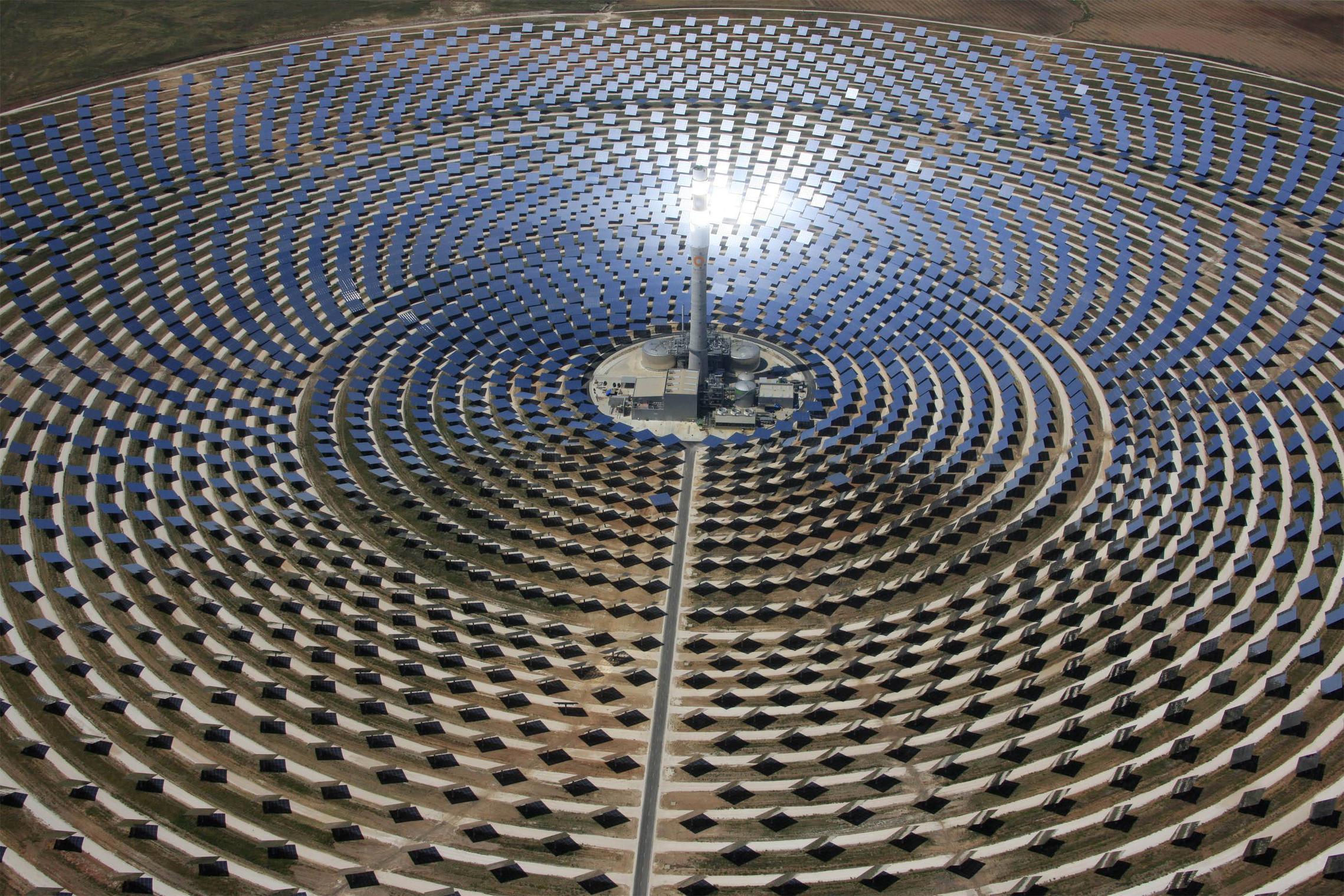 أكبر محطة لمركزات الطاقة الشمسية CSP في مصر.