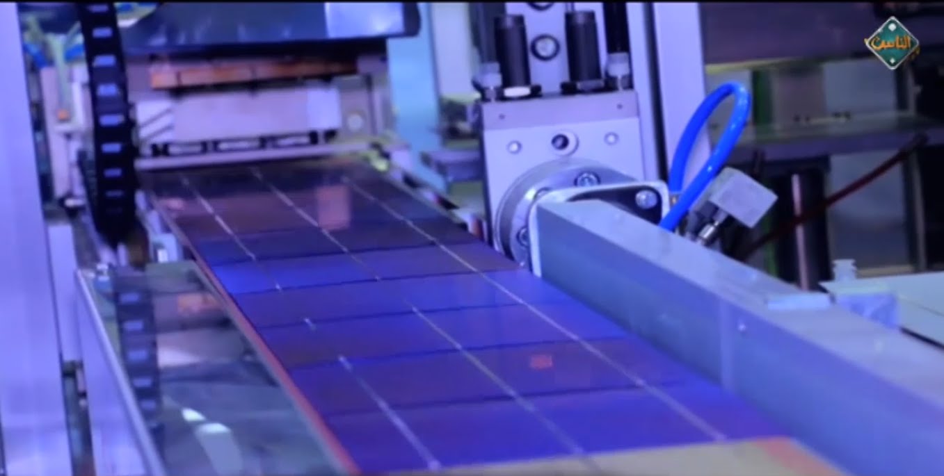 مصنع لانتاج الالواح الشمسية من الرمال بطاقة انتاجية 1 جيجا وات سنويا