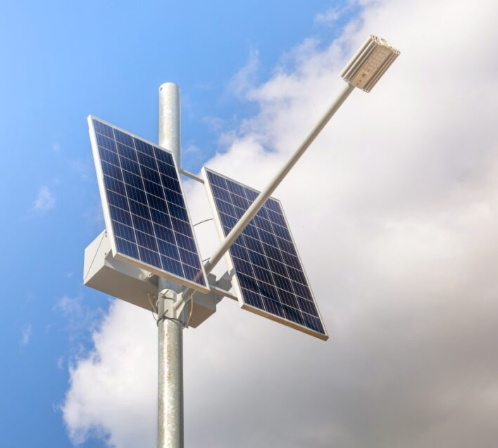 مزايدة عامة علنية لبيع مهمات أعمدة الطاقة الشمسية